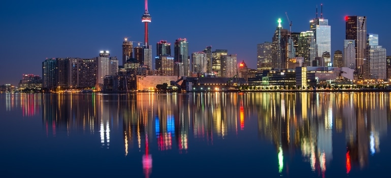 one of the major cities in Ontario to live at night