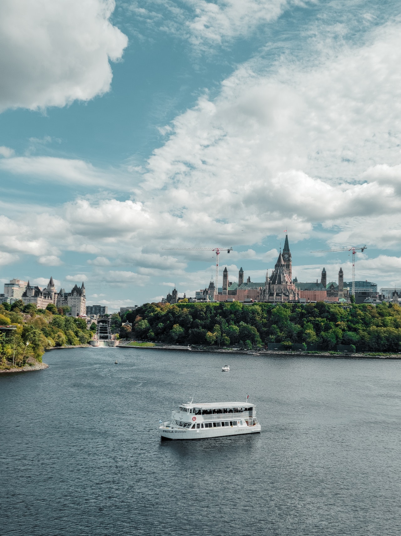 picture of river view of Ottawa