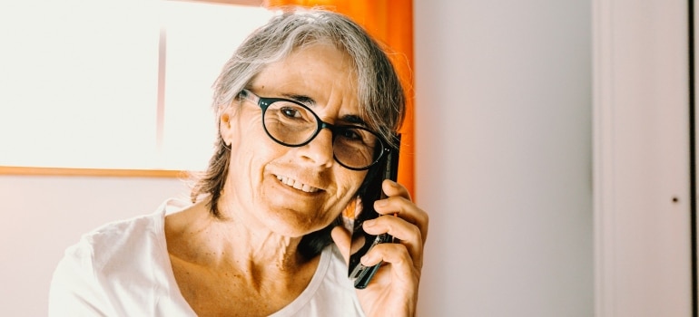 Person getting information about moving from Saskatchewan to Ontario