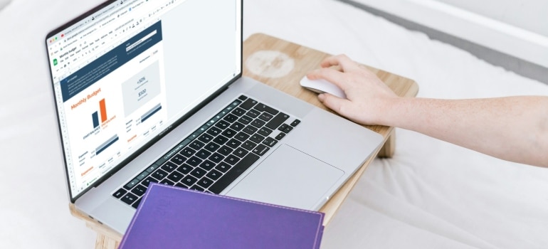 Person budgeting in order to be able to hire long distance movers Ottawa has