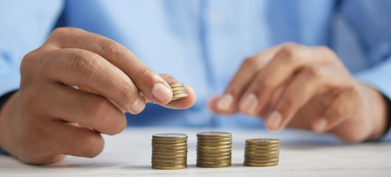 Person counting coins before moving from Montreal to Vancouver